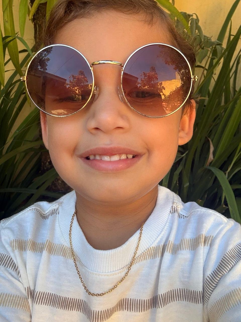 Henrique com óculos de sol