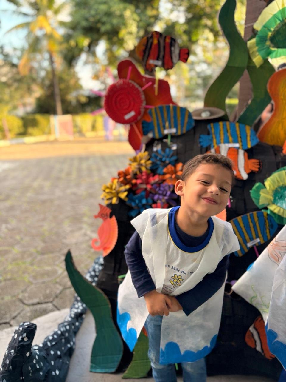 Henrique na apresentação da escola